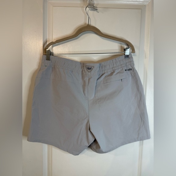 Columbia Women’s PFG Gray Tamiani Pull-On Shorts - Size Large - Picture 3 of 5